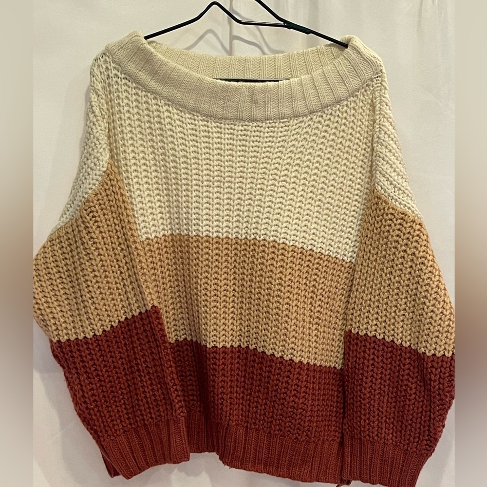 Chunky knit sweater by Aakaa